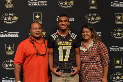 Who is Tua Tagovailoa? He broke Timmy Chang's Hawaii High School passing record » Asian Players