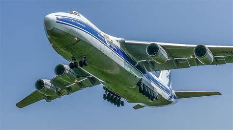 hard ANTONOV AN-124 LANDING with lots of SMOKE - 3 Cameras (4K) - YouTube