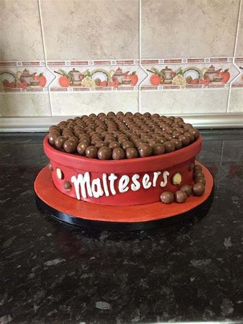 Malteser cake - Decorated Cake by Becky's Cakes Spain - CakesDecor