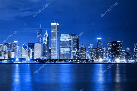 Clouds at financial district (night view Chicago) — Stock Photo © maxym ...