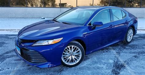 Test Drive: 2018 Toyota Camry Hybrid XLE | The Daily Drive | Consumer Guide®