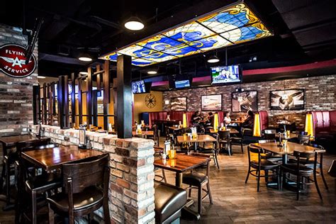 Hangar Bar & Grille does not give you wings | Restaurant Review | Orlando Weekly