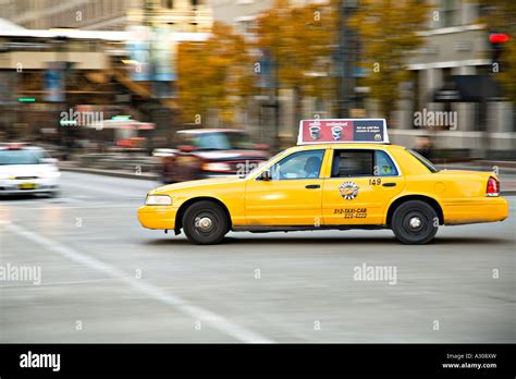 Chicago yellow cab hi-res stock photography and images - Alamy