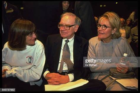 Susan T. Buffett Photos and Premium High Res Pictures - Getty Images