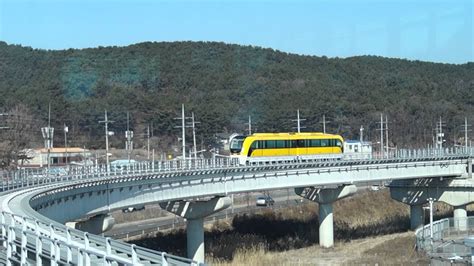 Incheon Airport Maglev train arriving at Yongyu - YouTube