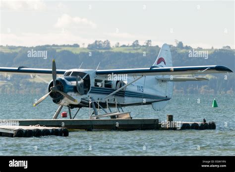 Dhc 3 otter floatplane hi-res stock photography and images - Alamy