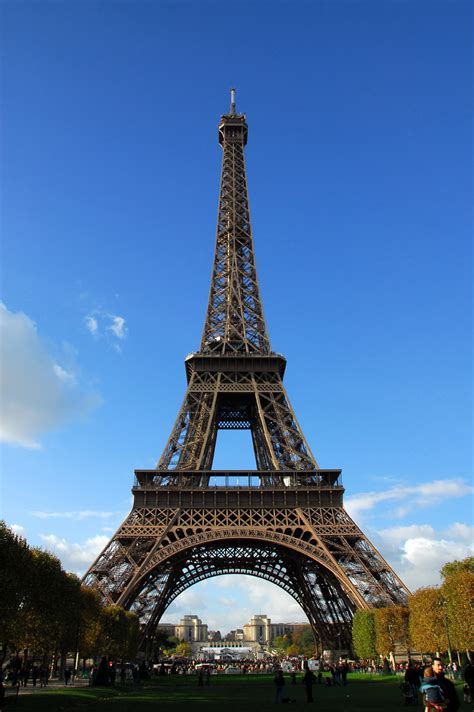 Dosya:Eiffel Tower from Champ de Mars.jpg - Vikipedi