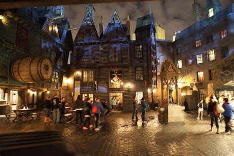 Diagon Alley at Night | Wizarding World of Harry Potter - Di… | Flickr