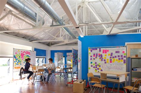 d.school - lots of natural light, lots of wheelie whiteboards. | Design ...