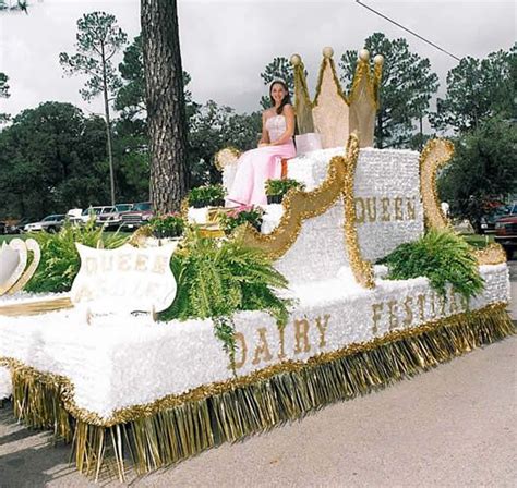 16 best Parade floats images on Pinterest | Homecoming floats ...