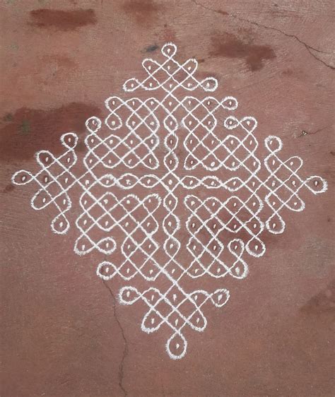 Sikku Kolam with 15 dots – Kolams of India