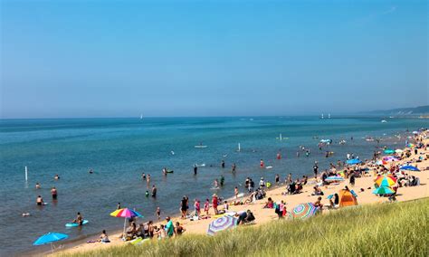 Best Vacation Rentals near Oval Beach in Saugatuck, MI | Michigan beaches, Michigan beach towns ...