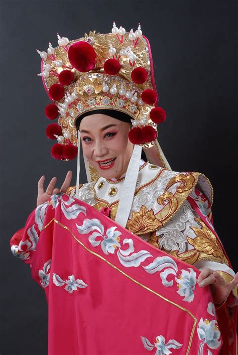 Henan opera performer intends to make arts more appreciated-- Beijing Review