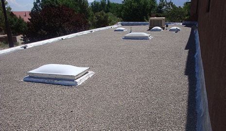 4 Signs That Your Tar & Gravel Roof Requires Repair