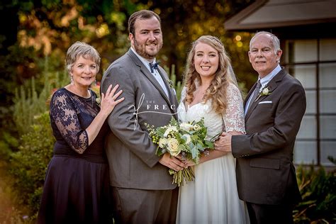 Wedding Family Portraits | Keeping It Simple - The Freckled Photographer