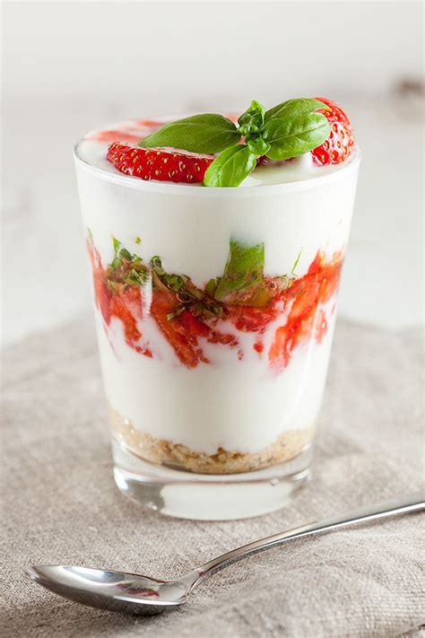 Strawberry yogurt dessert - ohmydish.com