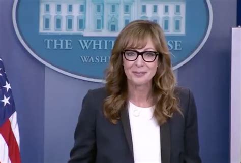 [VIDEO] Allison Janney Briefs White House Reporters as ‘West Wing ...