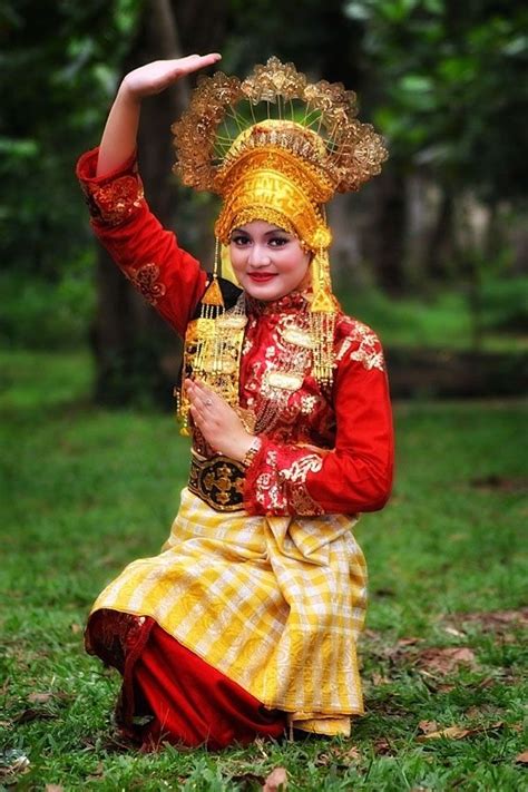 65. #Indonesia - 78 Traditional #Costumes from around the #World ... → ...