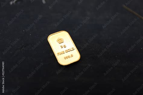 Fine gold bar (goldbar) weighing 3 grams Stock Photo | Adobe Stock