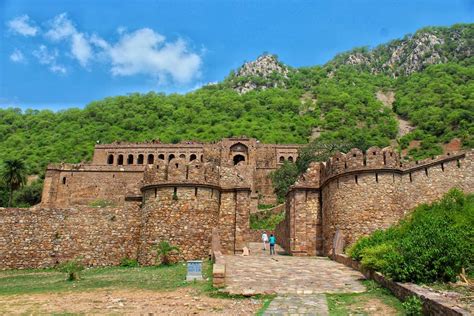 Bhangarh Fort: India's Most Haunted Place - TravellersJunction