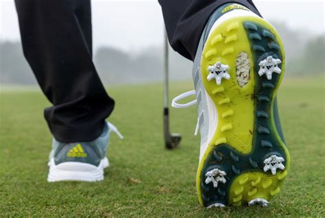 Benefits Of Spikeless Golf Shoes Vs Spiked – Should You Wear Them? - The Ultimate Golfing Resource