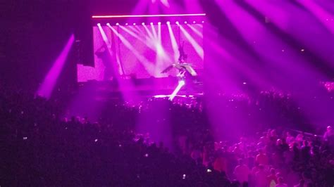 Travis Scott - Butterfly Effect live (United Center) - YouTube