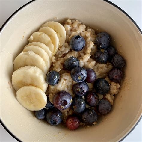 perfect morning oatmeal recipe from Jen Martinsen www.nutritionbliss.com