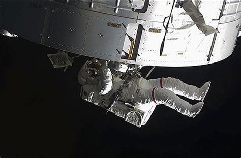 Discovery Mission STS-119 - Photo 7 - CBS News