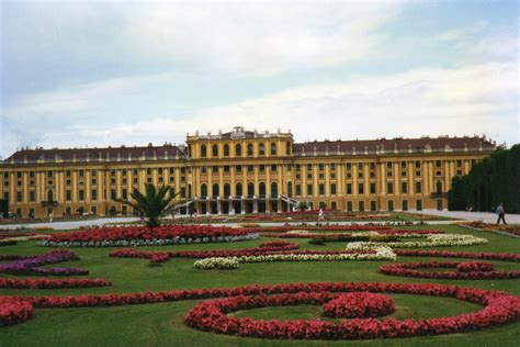 Photo-ops: Palaces: Schönbrunn Palace and Gardens - Vienna, Austria