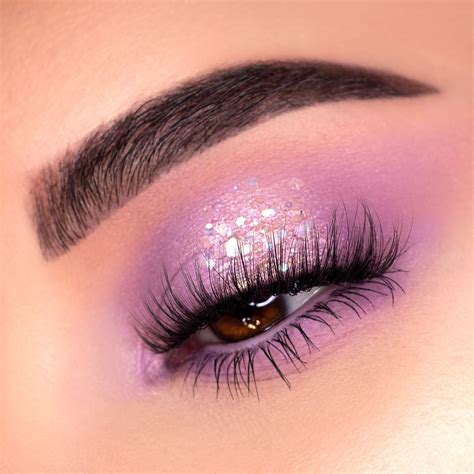 lilac and glitter eye shadow look | Purple eye makeup, Purple makeup, Purple makeup looks