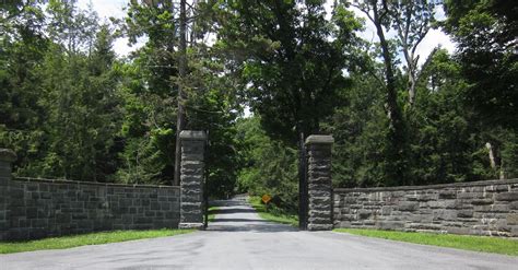 Gates of Mills Mansion, "Staatsburgh", Staatsburg, NY, USA (Illustration) - World History ...