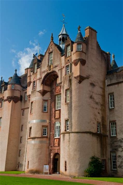 Fyvie Castle | History, Beautiful Photos, & Visiting Information