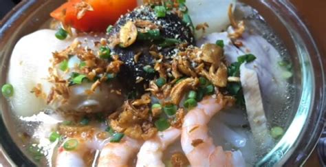 Banh canh gio heo tom recipe - Vietnamese pork shrimp noodles soup