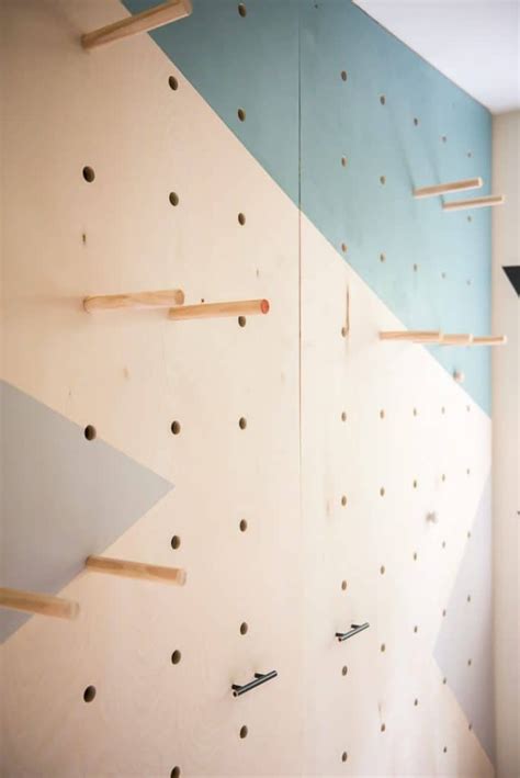 DIY PLYWOOD PEGBOARD WALL. SO COOL AND CHIC! | Bookshelves diy, Wall paneling diy, Kitchen ...