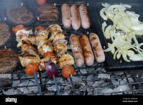 outdoor cooking, Australian Barbecue, Australia Day barbeque Stock Photo - Alamy