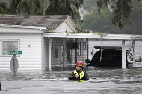 Pictures of Hurricane Ian Aftermath in Fort Myers Show Destruction of Area