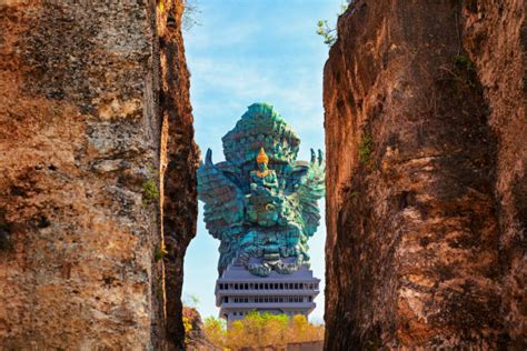 2,900+ Garuda Statue Image Stock Photos, Pictures & Royalty-Free Images ...