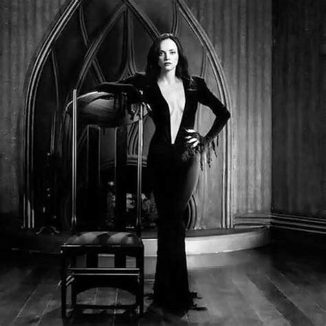 Internet Loses Its Chill Over Christina Ricci As Morticia Addams