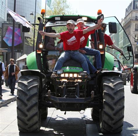 French farmers protest on Parisian streets - All Photos - UPI.com