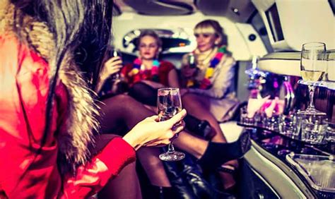 5 Reasons to Hire a Limo Service on Your Vacation - HolidaysTourTravel