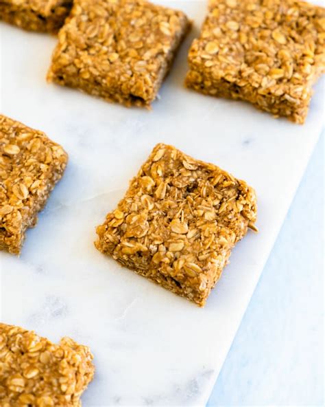 Easy Oatmeal Bars (4 Ingredients!) – A Couple Cooks