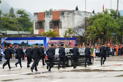 Kim Jong Un's Jogging Bodyguards Are Back for Summit in Vietnam