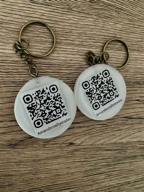 QR code/ logo keyholders – Baytmade