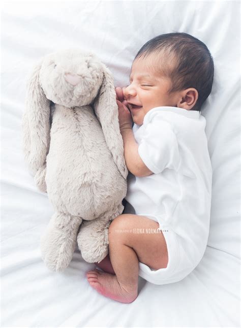 Simple, Natural, Newborn baby photo shoot - Fiona Norman Photography