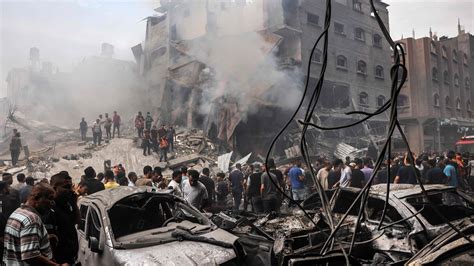 Israeli Airstrike Hits a Marketplace in Gaza, Killing Dozens - The New York Times