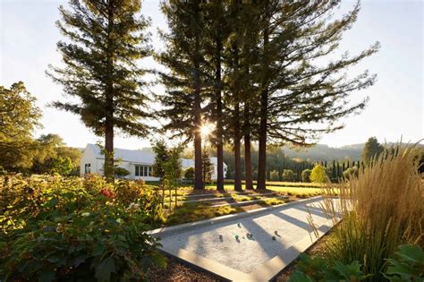 15 Modern Landscape Designs That Embrace the Art of Outdoor Living