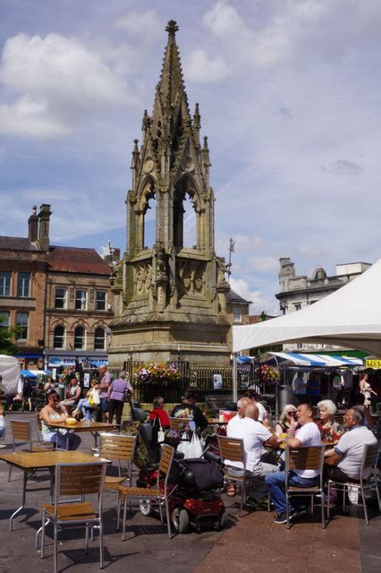 Mansfield Market Place © Stephen McKay cc-by-sa/2.0 :: Geograph Britain and Ireland