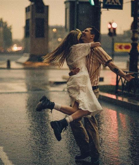 Pin by Марина Е on щамокиз дождя | Rainy photoshoot, Rain photo, Couple photography poses