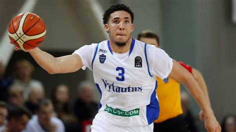 LiAngelo Ball declares for 2018 NBA draft: report | CBC Sports