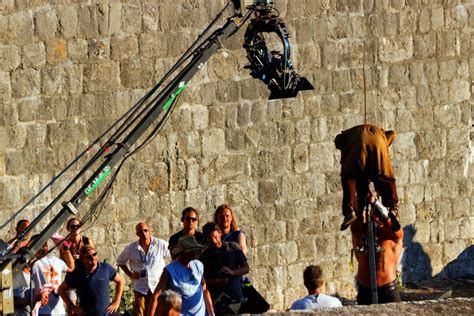 Game of Thrones: 50 Awesome Behind-the-Scenes Photos - Overmental